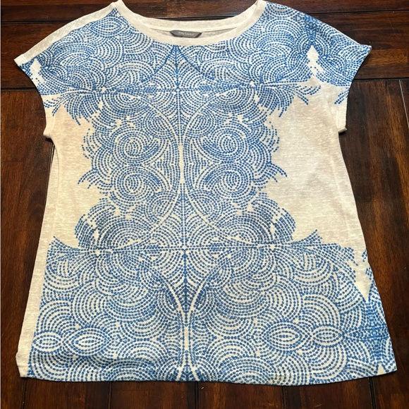 Daisy Fuentes Tops - Daisy Fuentes Blue and White Patterned Short Sleeve Top Size L